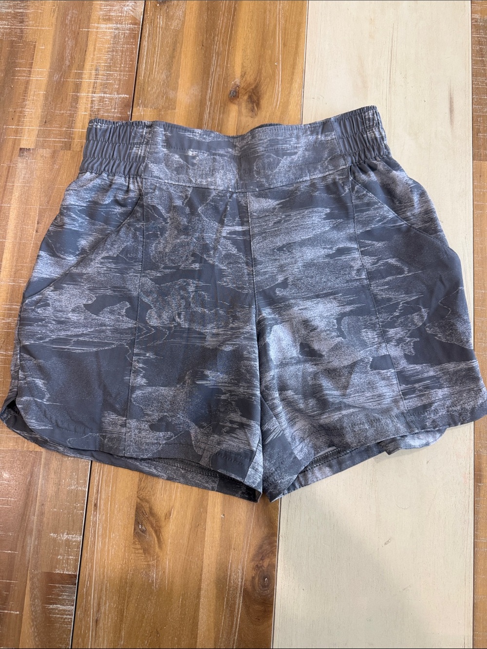Columbia Women's Gray Camouflage-Print Athletic Shorts